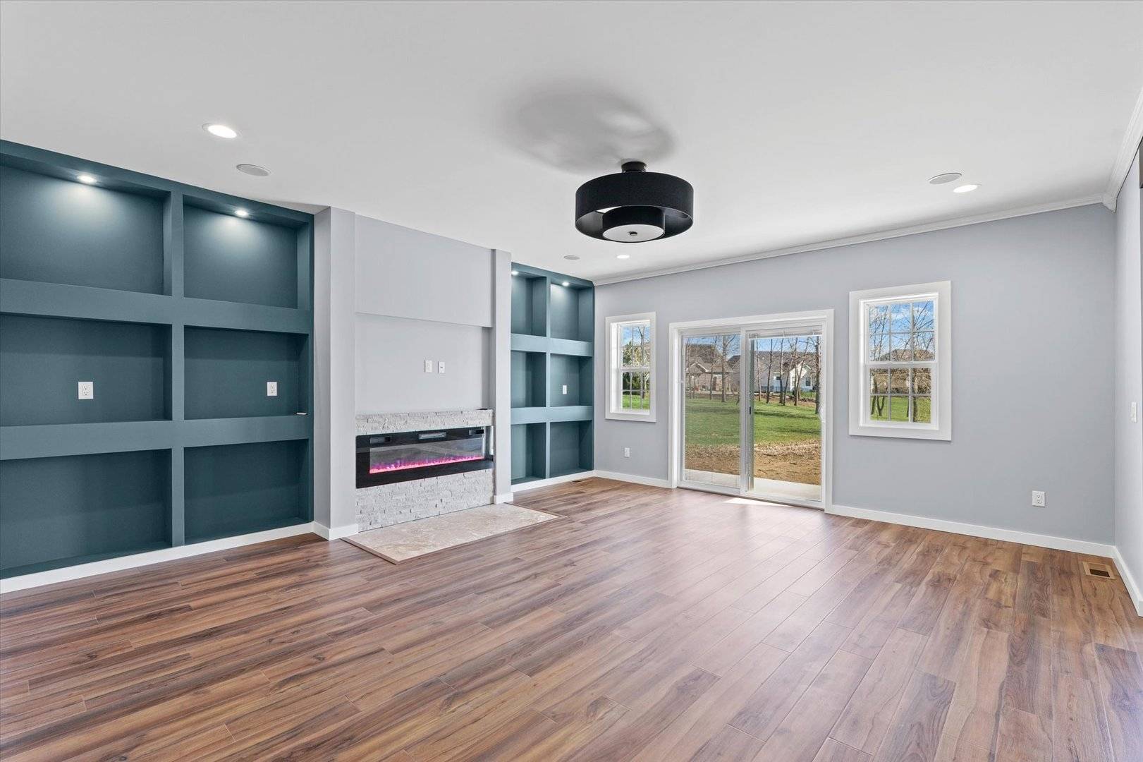 1306 Roberto RD, Mahomet, IL 61853