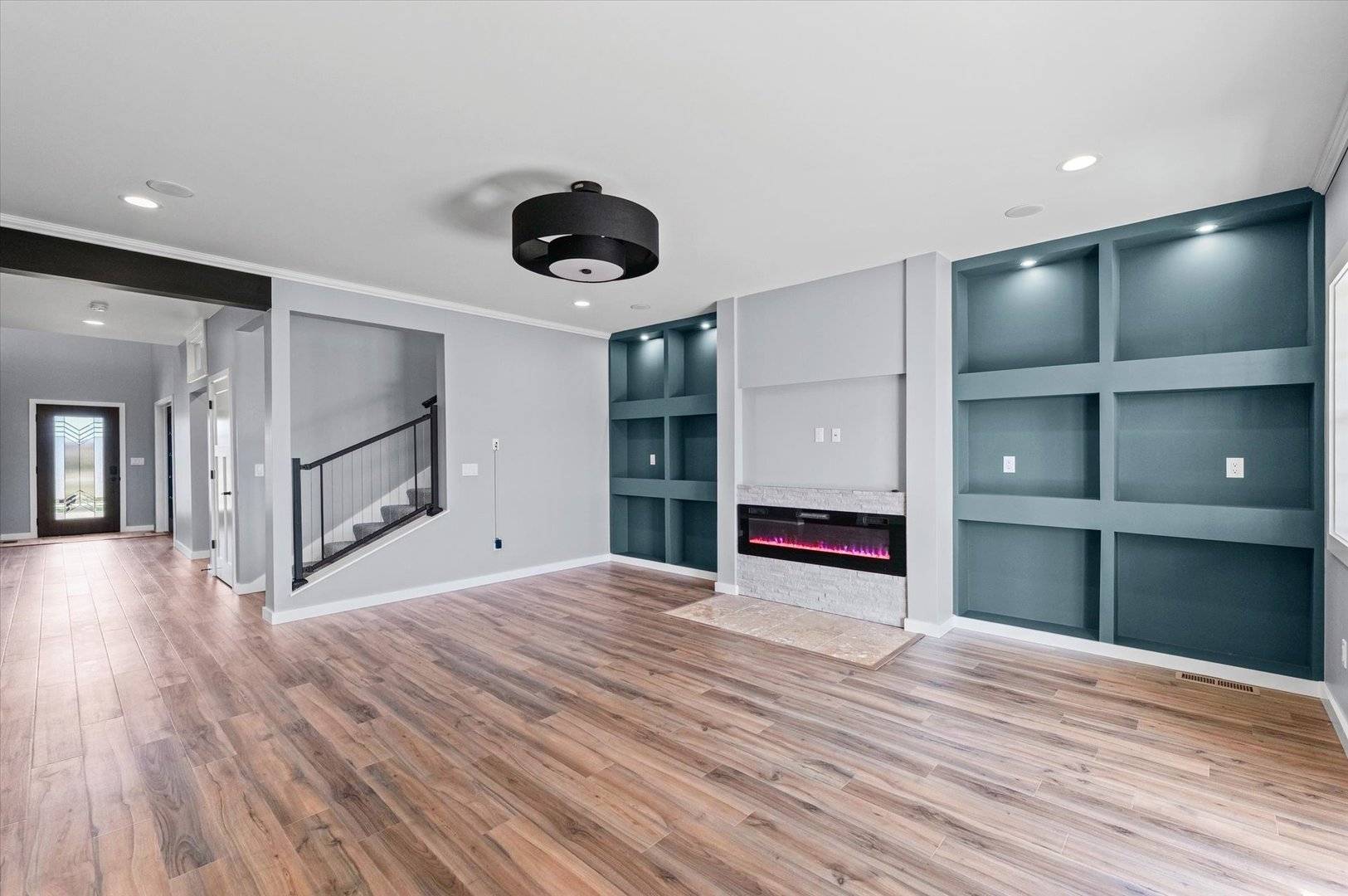 1306 Roberto RD, Mahomet, IL 61853
