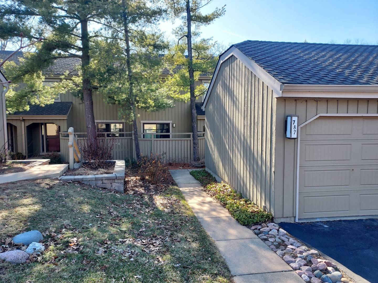 787 Oak Hill RD #467, Lake Barrington, IL 60010