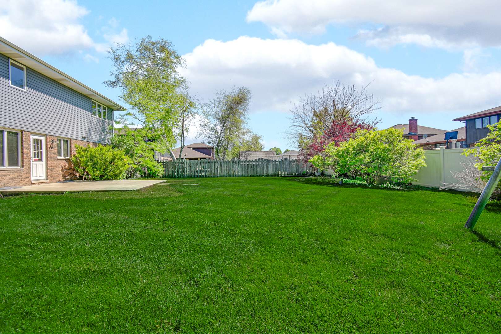 18354 De Jong LN, Lansing, IL 60438