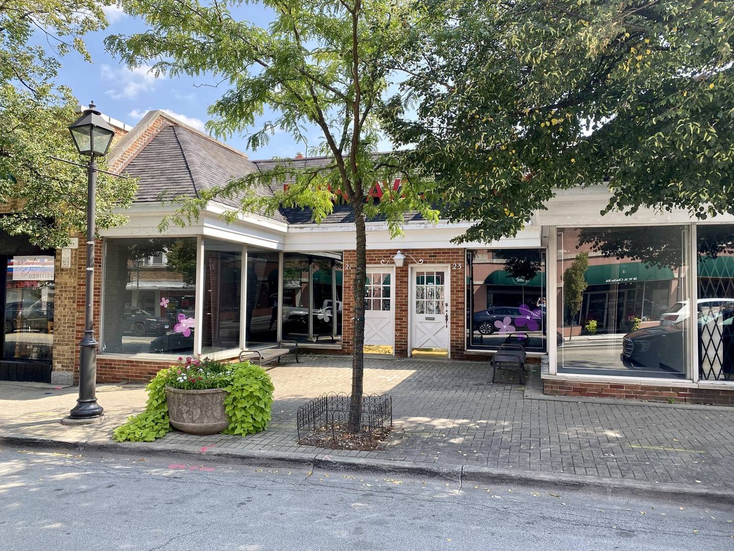 21-25 W St Charles RD, Lombard, IL 60148