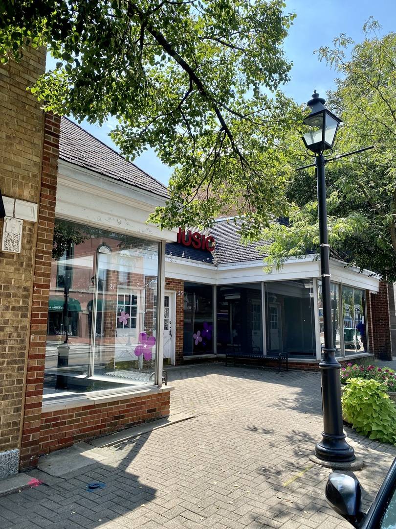 21-25 W St Charles RD, Lombard, IL 60148