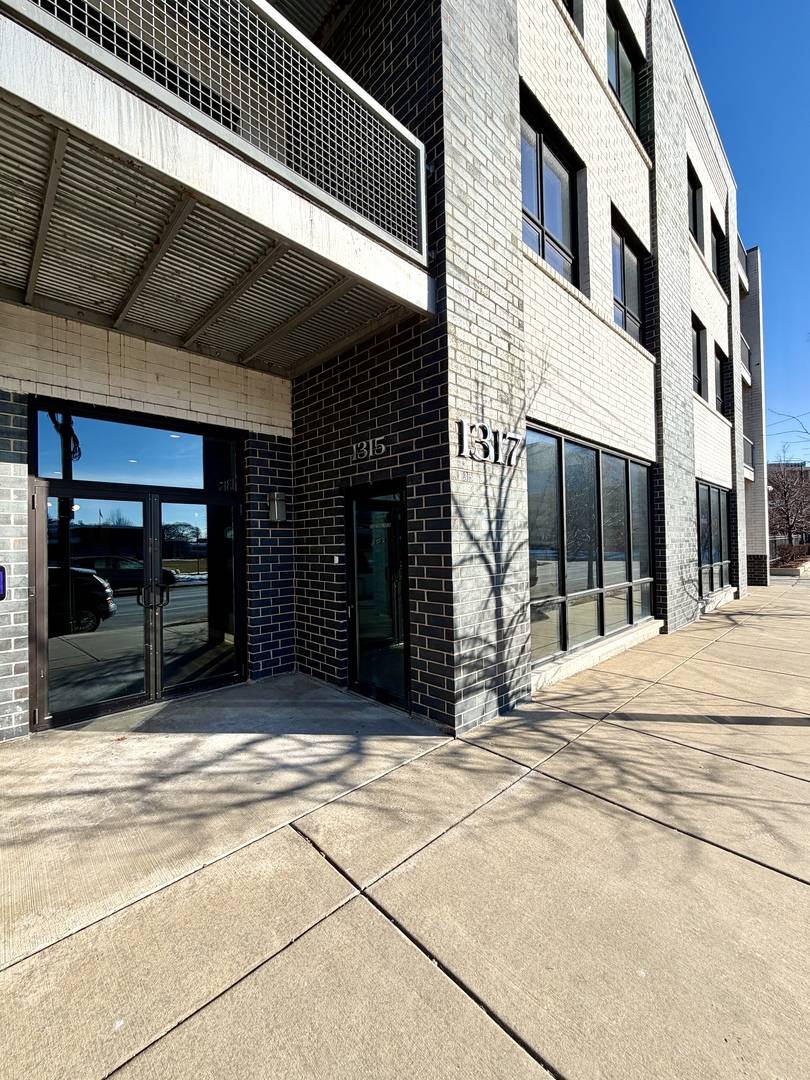 1315 N Larrabee ST, Chicago, IL 60610
