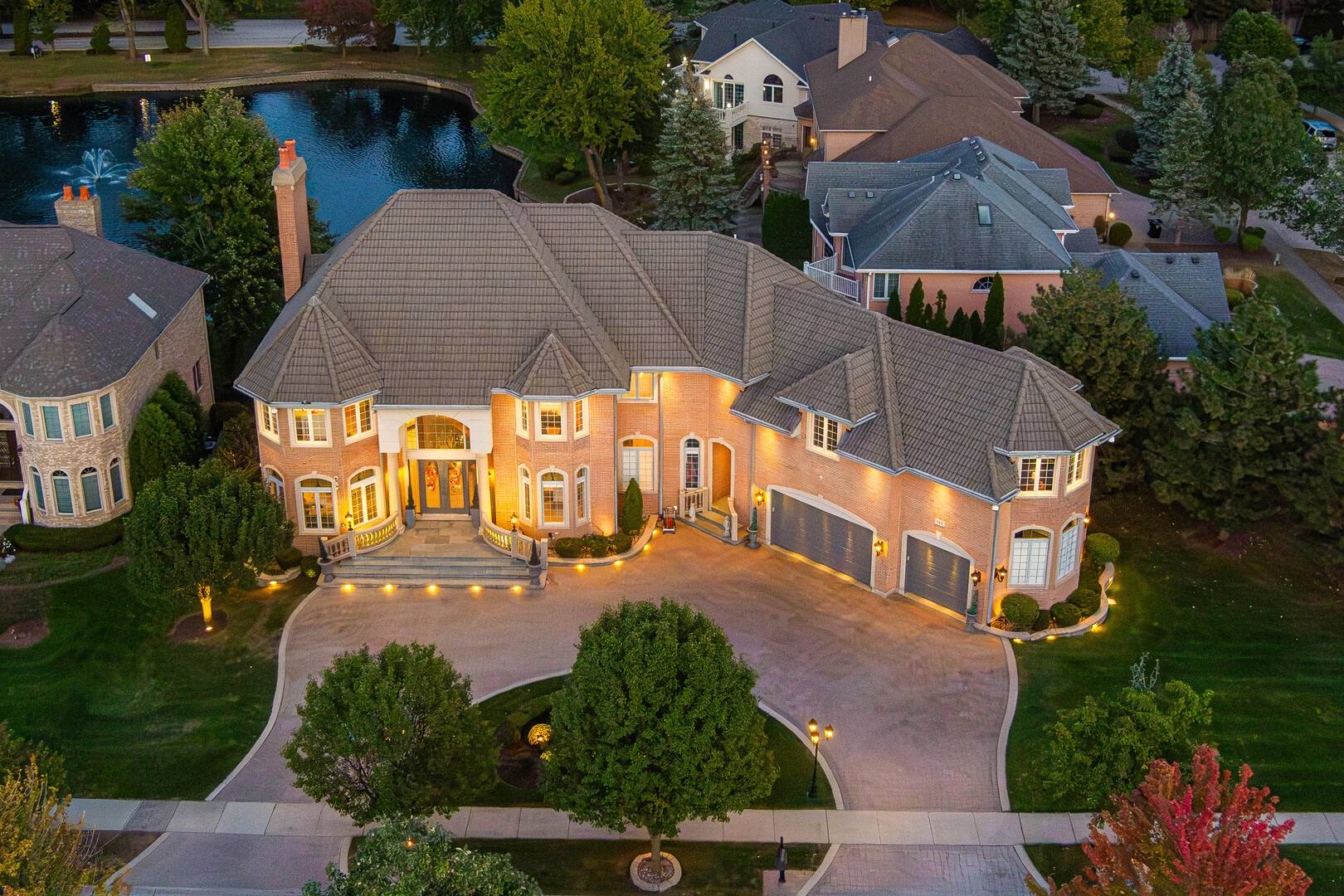 147 Los Lagos DR, Bloomingdale, IL 60108
