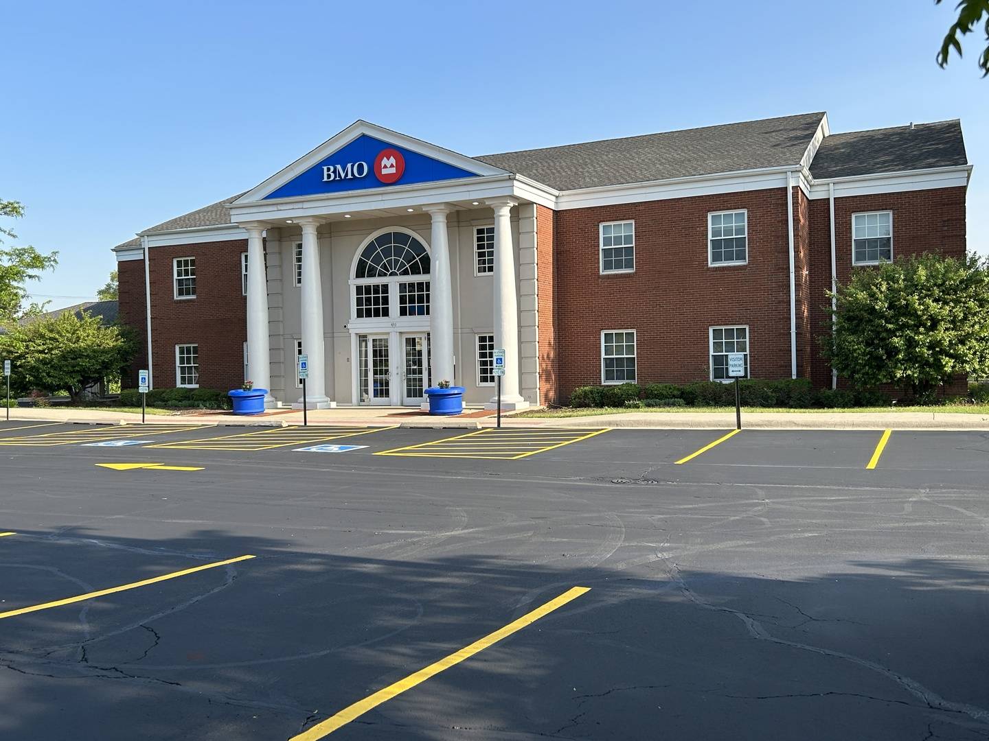 450 E Higgins RD, Elk Grove Village, IL 60007