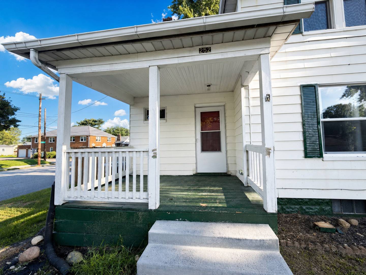 252 W 29th ST, Davenport, IA 52803