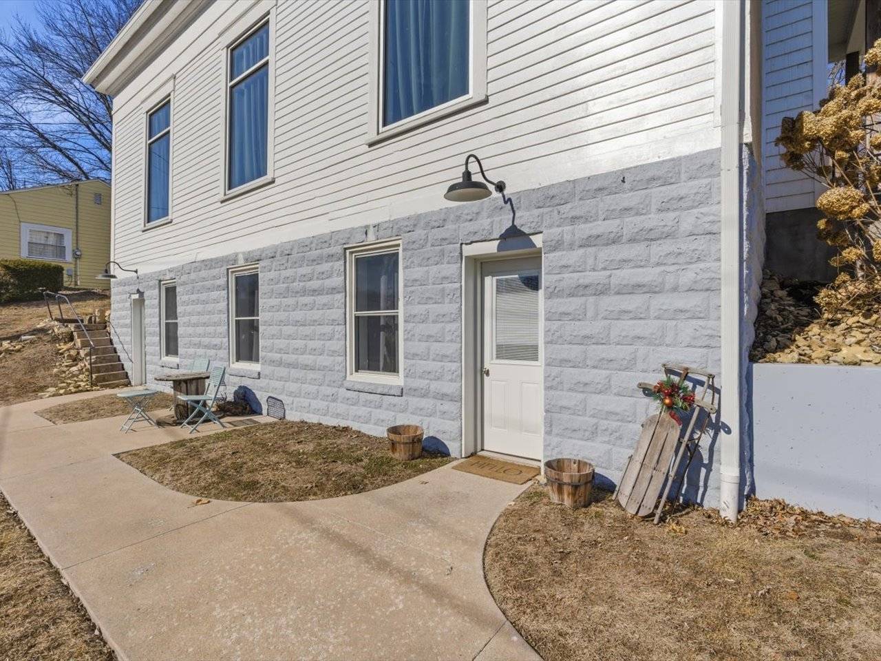 204 N 2nd ST, Leclaire, IA 52753