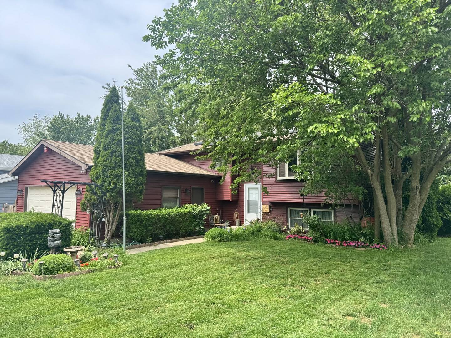 114 W Hawthorne BLVD, Mundelein, IL 60060