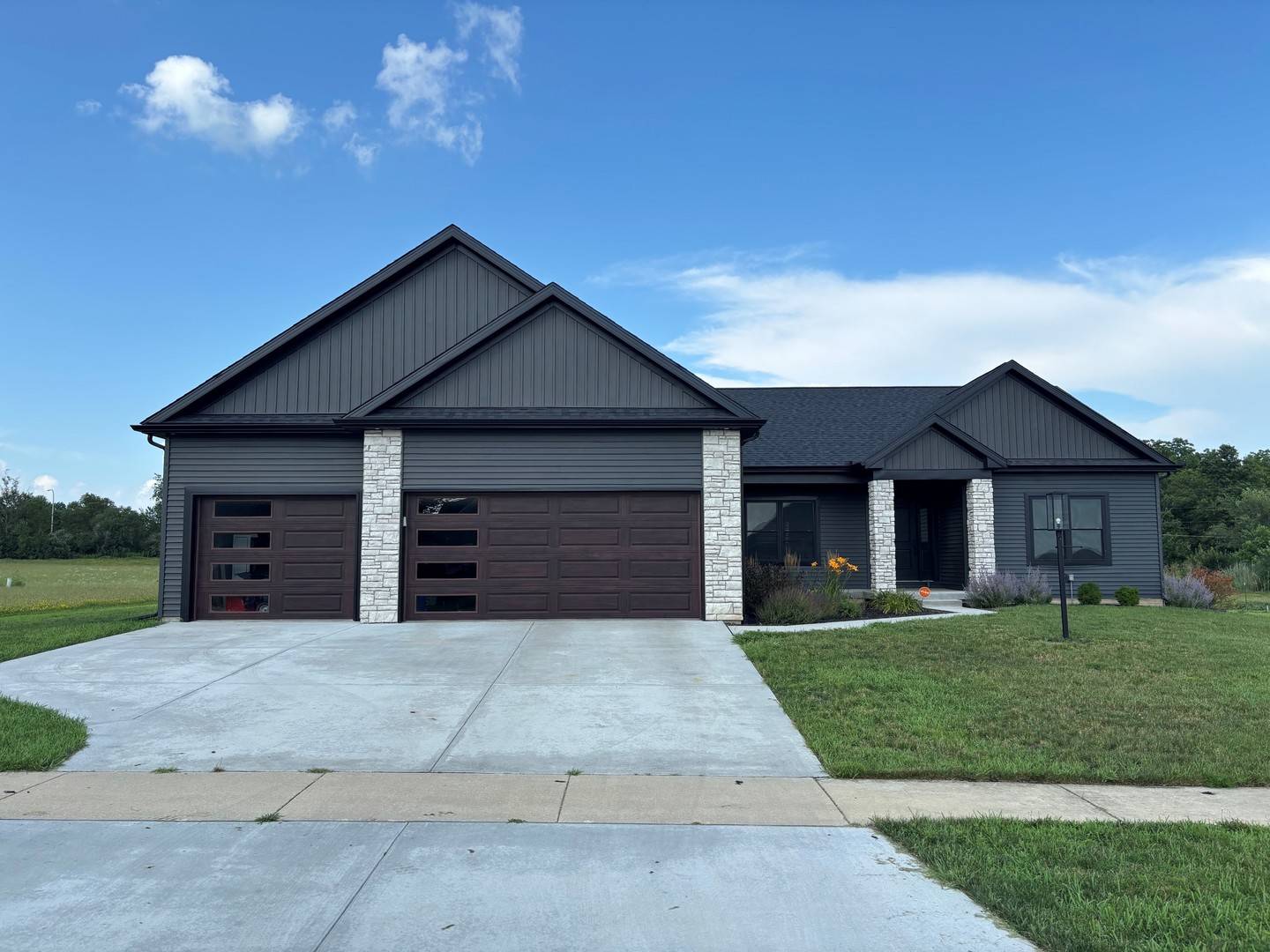 606 N Beacon Hill CIR, Urbana, IL 61802