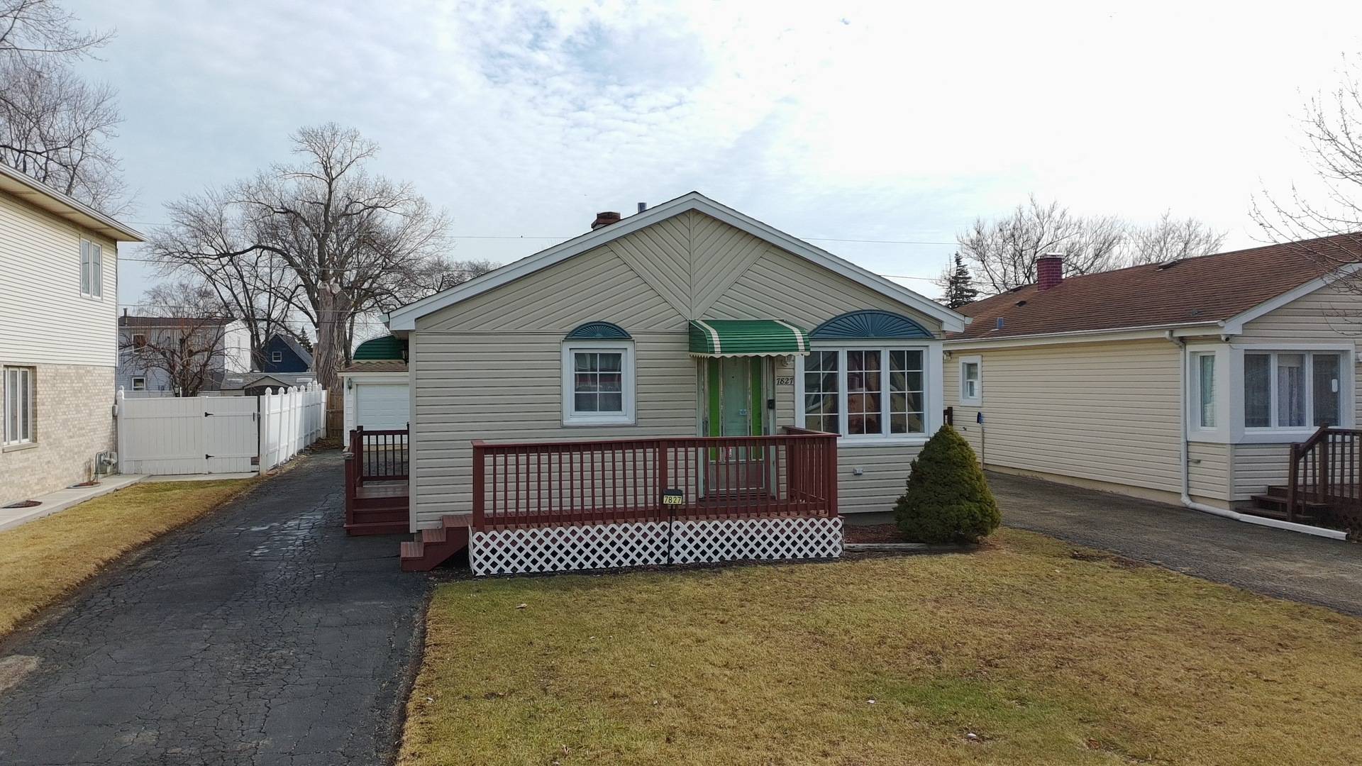 7827 Meade AVE, Burbank, IL 60459