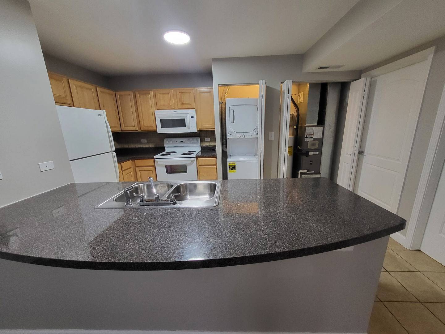 3447 S Ridgeland AVE #103, Berwyn, IL 60402