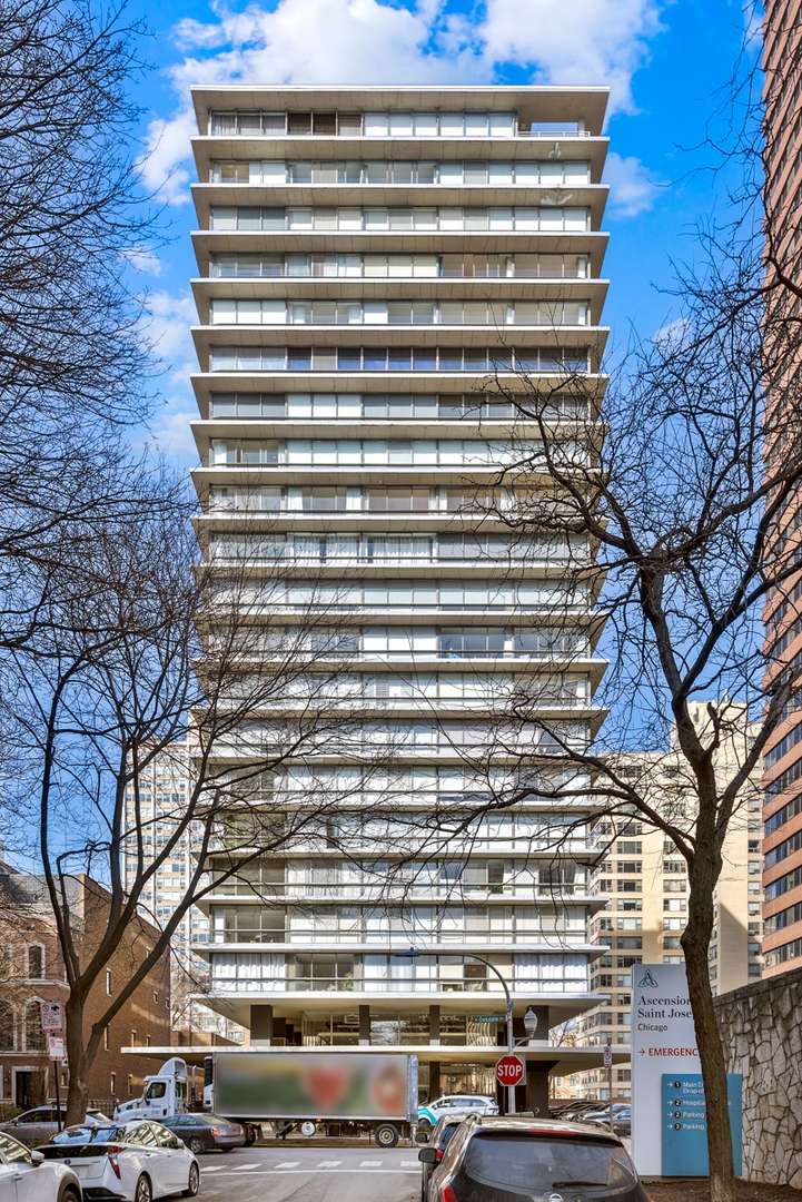 320 W OAKDALE AVE #1301-1302, Chicago, IL 60657