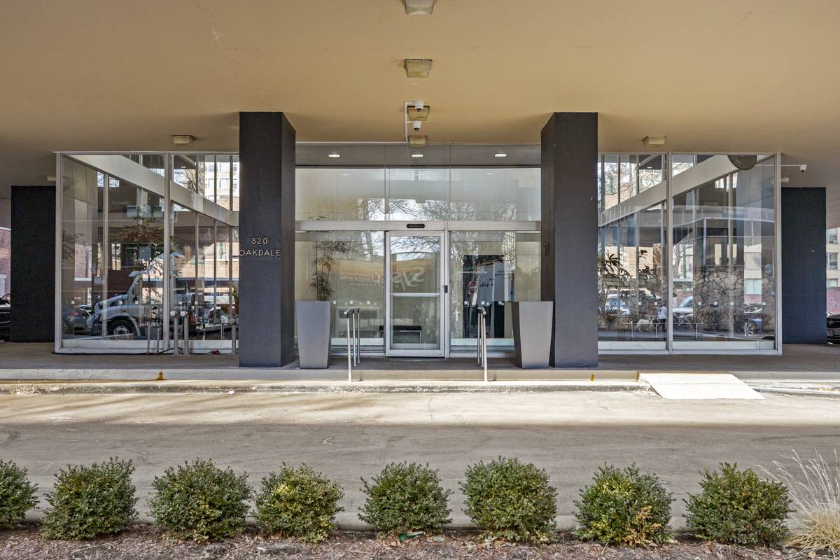 320 W OAKDALE AVE #1301-1302, Chicago, IL 60657
