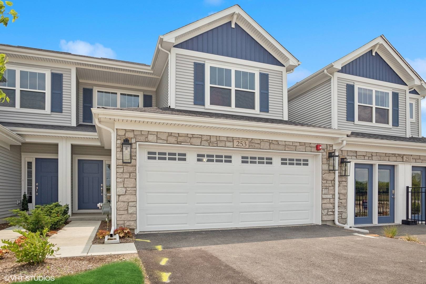 276 Masters DR, Addison, IL 60101