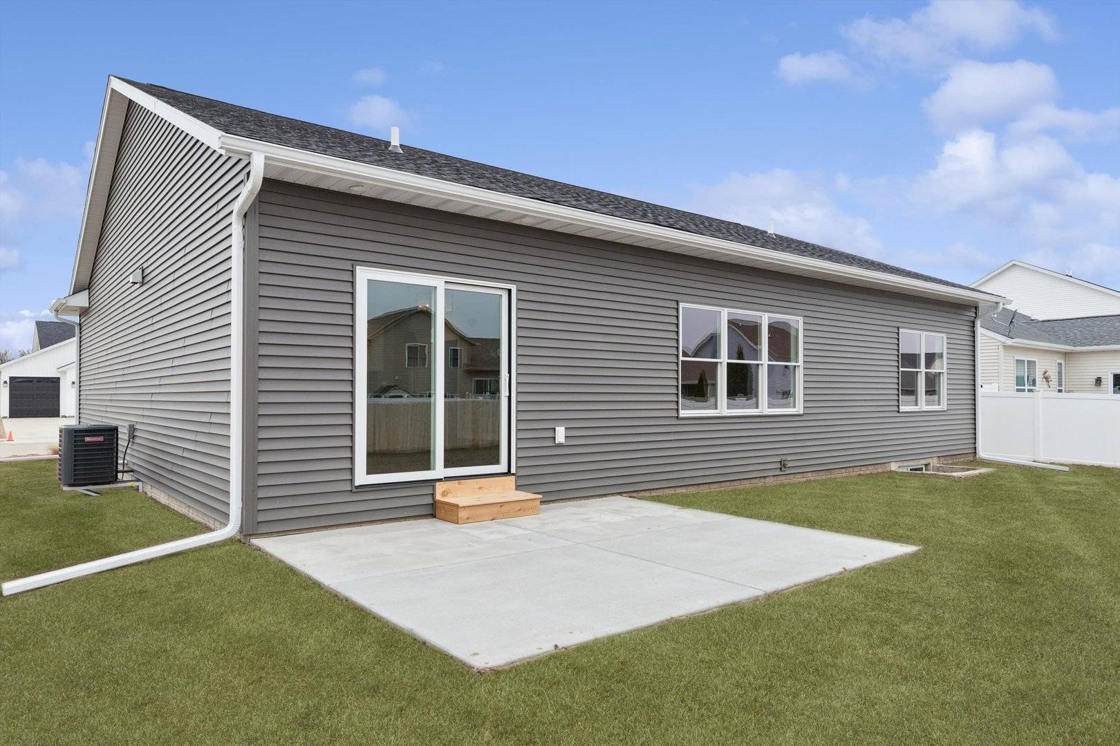 4618 W 12th ST, Davenport, IA 52804