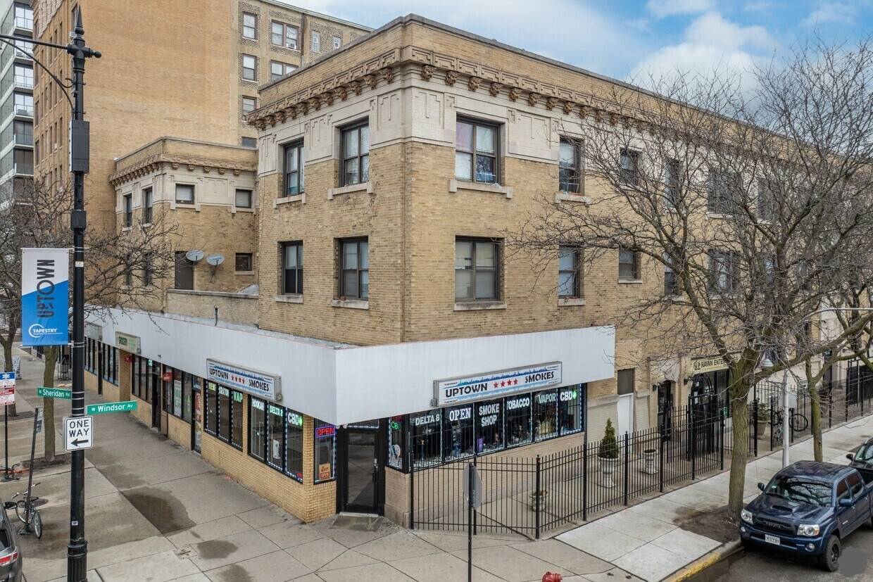 4527 N sheridan RD, Chicago, IL 60640