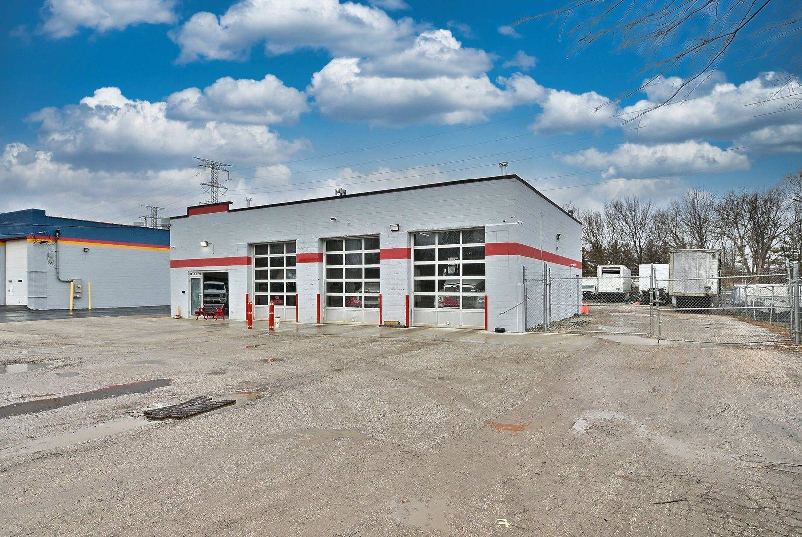 26w287 Saint Charles RD, Carol Stream, IL 60188
