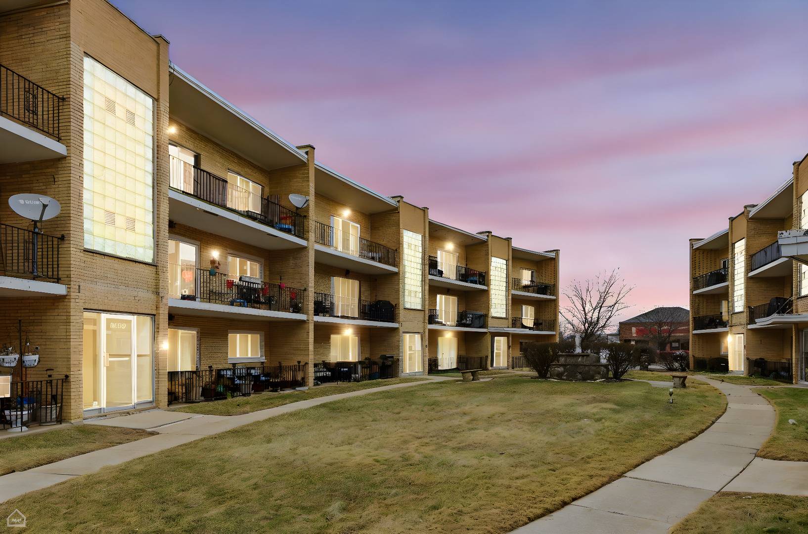 10300 S Pulaski RD #110A, Oak Lawn, IL 60453