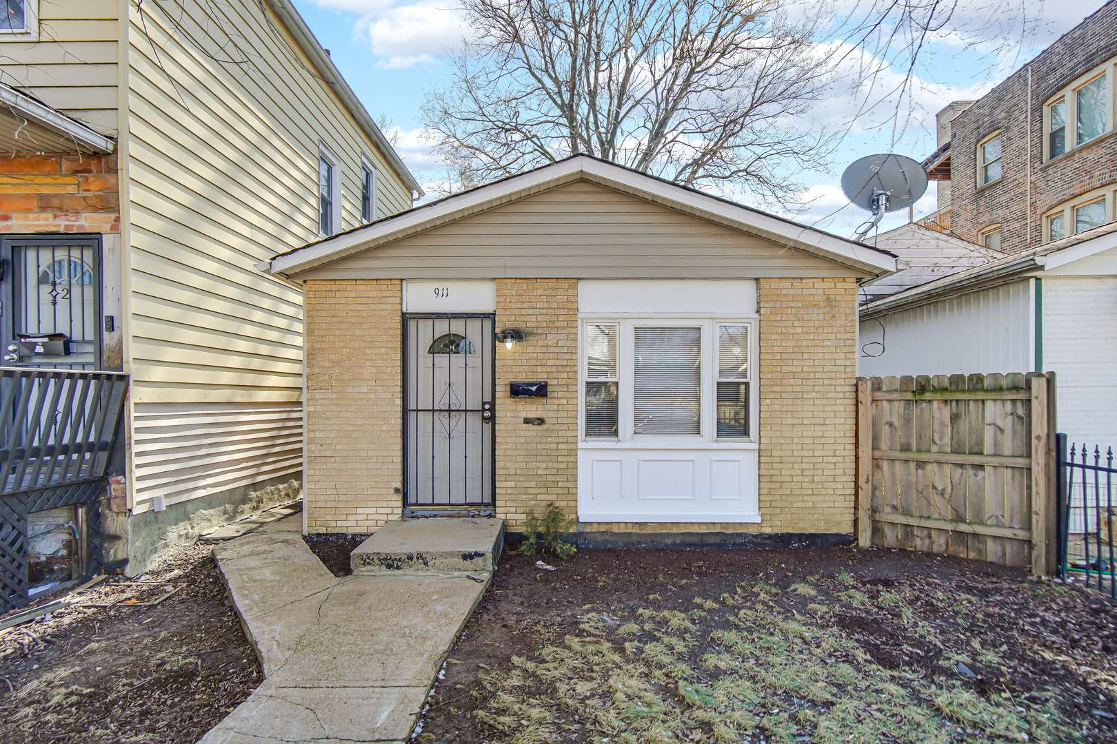 911 E 76th ST, Chicago, IL 60619