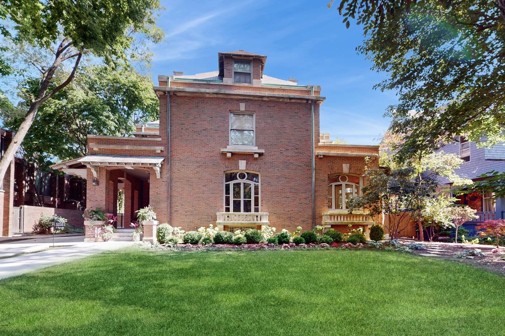 5235 S University AVE, Chicago, IL 60615