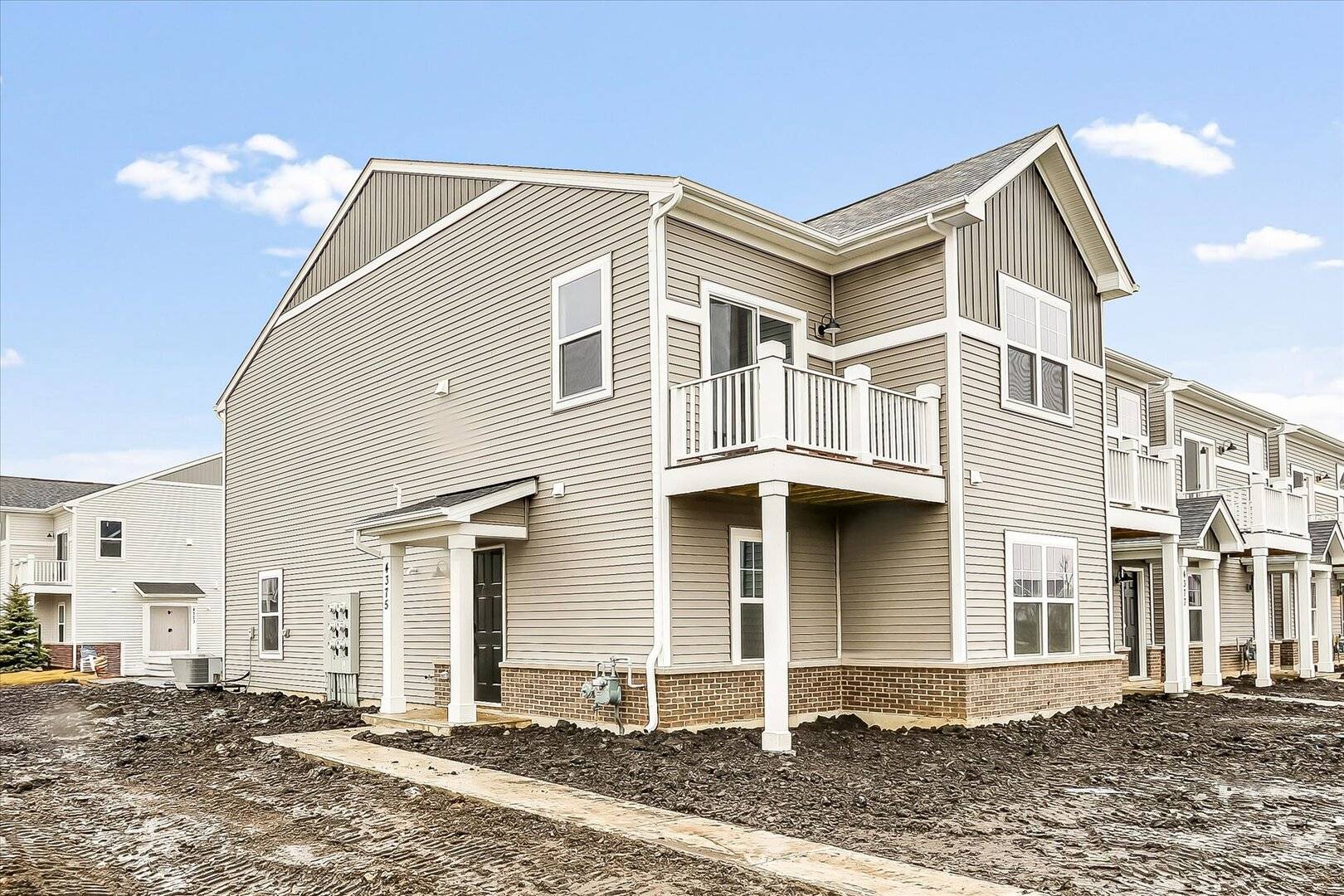 426 Comstock RD, South Elgin, IL 60177