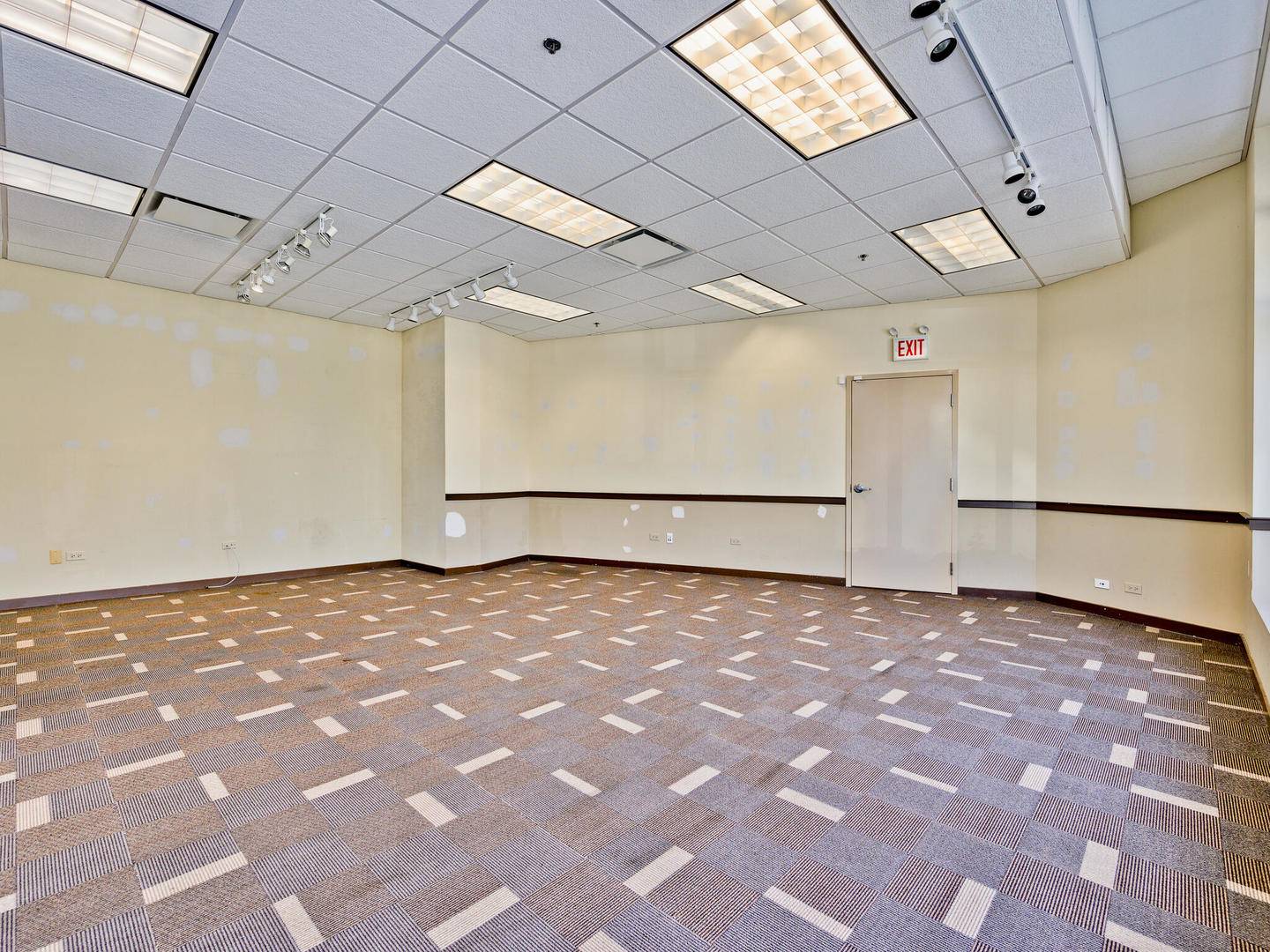 5582 N Lincoln AVE #C2, Chicago, IL 60625