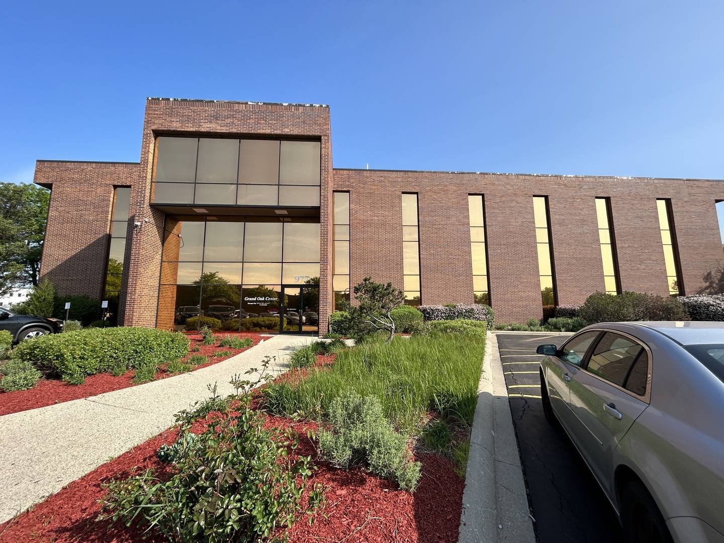 977 N OAKLAWN AVE, Elmhurst, IL 60126