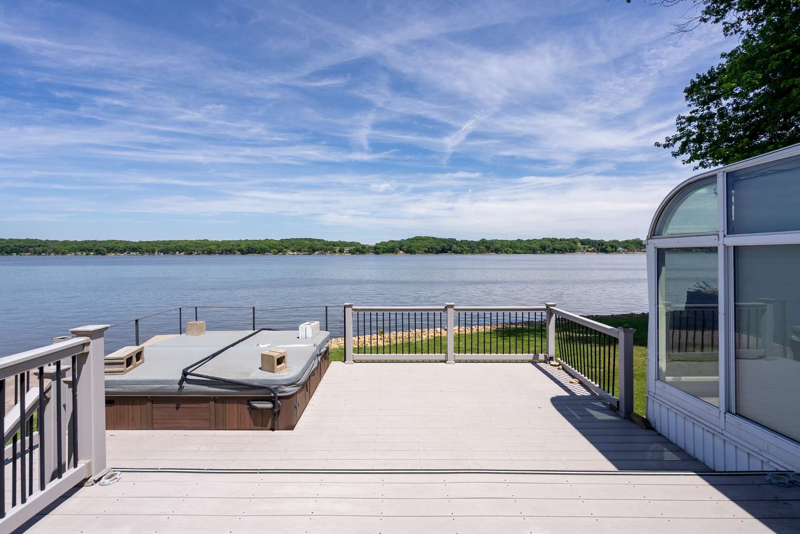 22799 GREAT RIVER RD, Leclaire, IA 52753