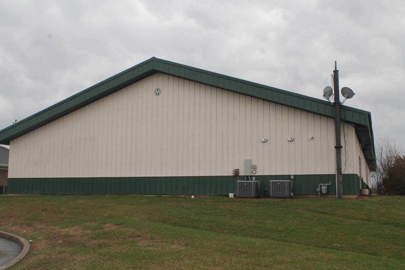 1350 E Mall DR, Carbondale, IL 62901