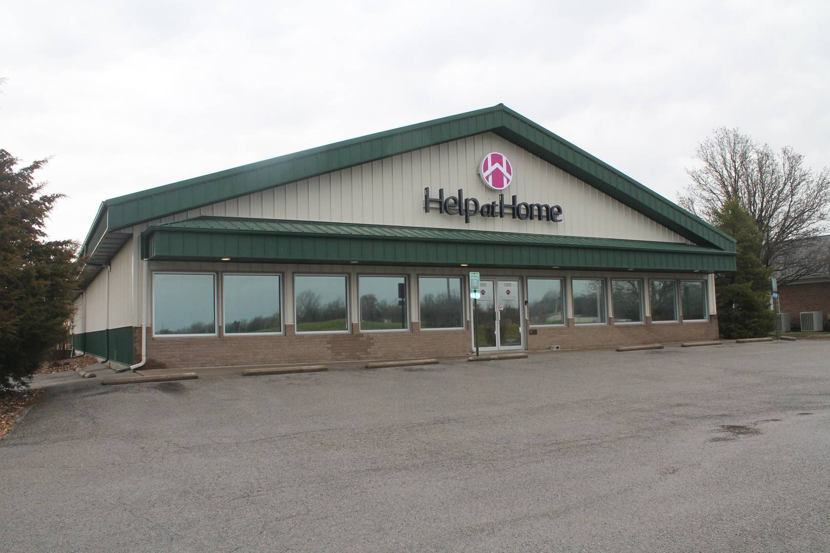 1350 E Mall DR, Carbondale, IL 62901
