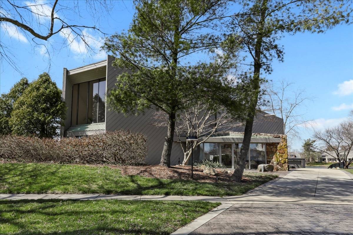 4010 Clubhouse DR, Champaign, IL 61822