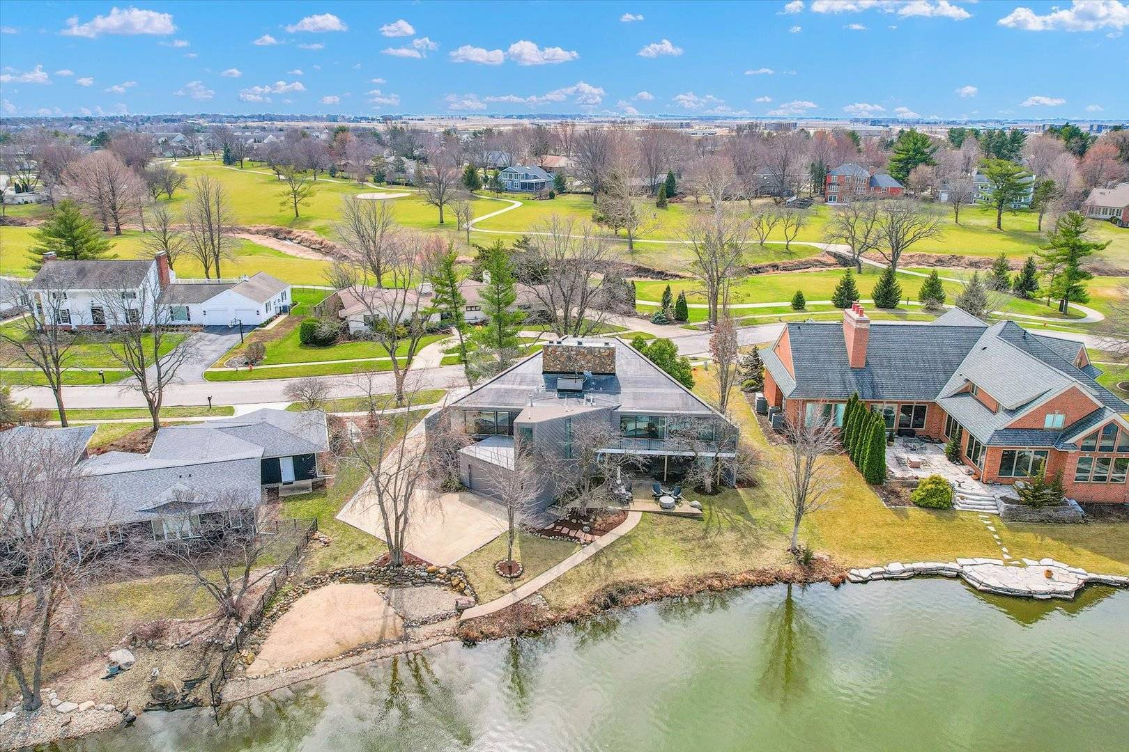 4010 Clubhouse DR, Champaign, IL 61822