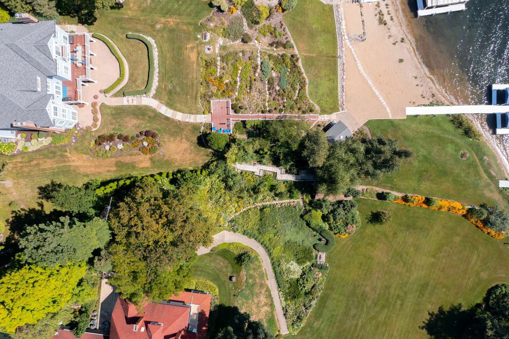 N2218 Bonnie Brae LN, Lake Geneva, WI 53147