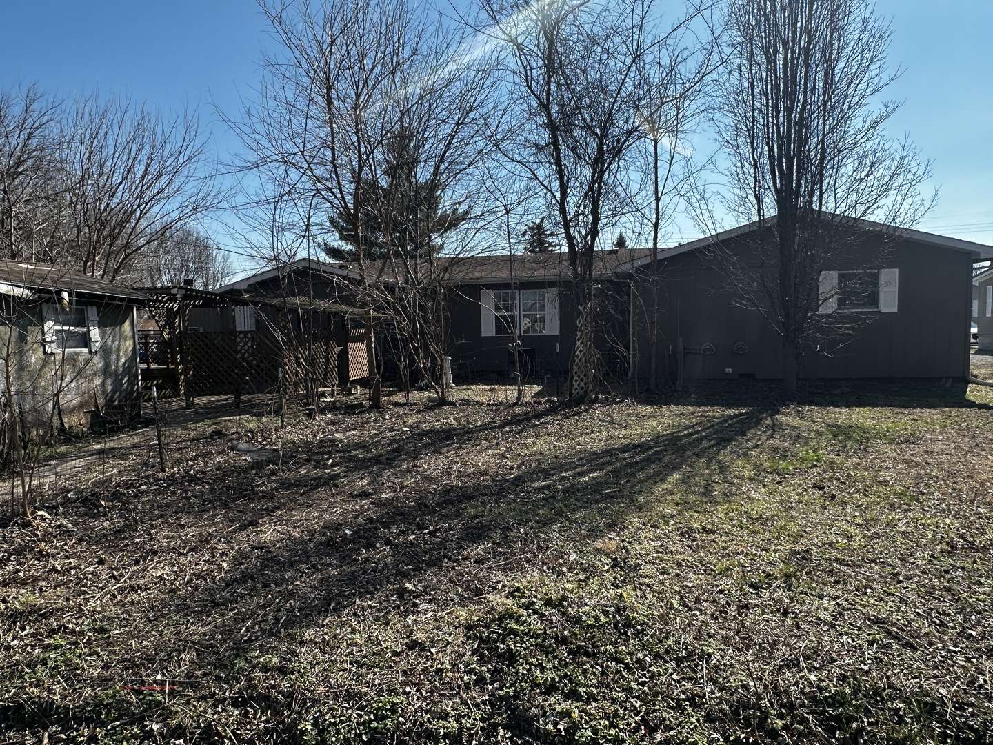 805 W Helen AVE, Christopher, IL 62822