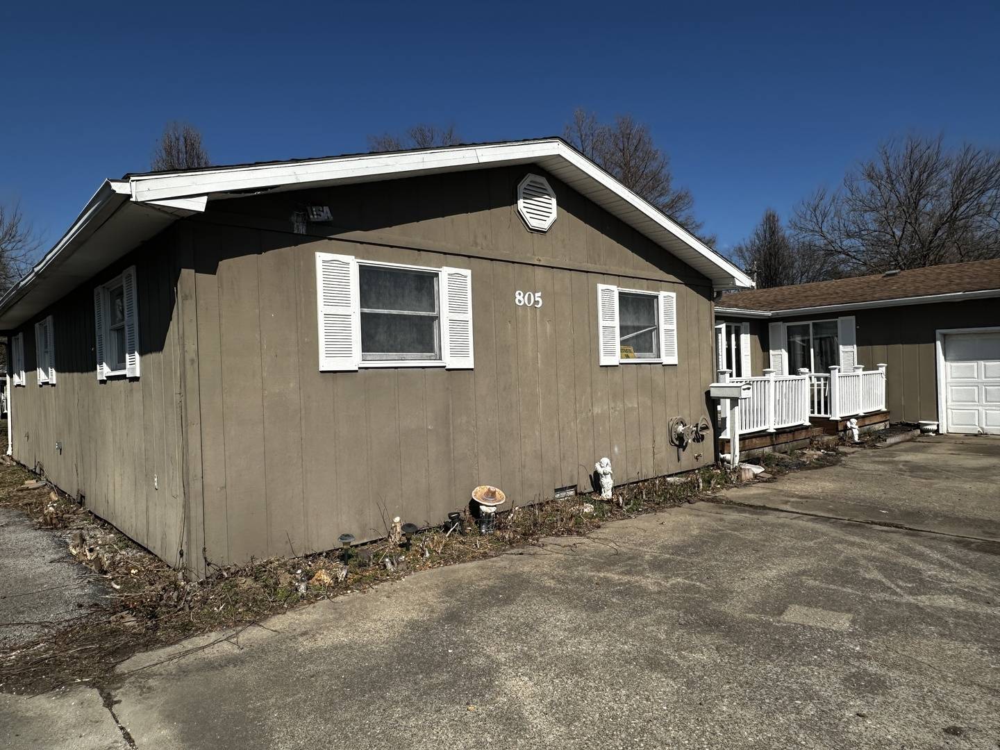 805 W Helen AVE, Christopher, IL 62822