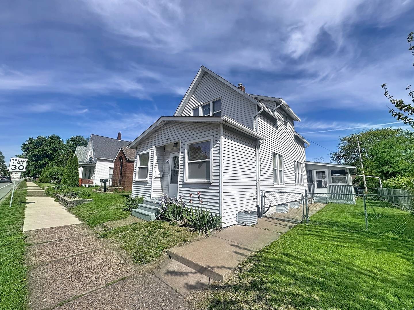 527 19th AVE, Moline, IL 61265