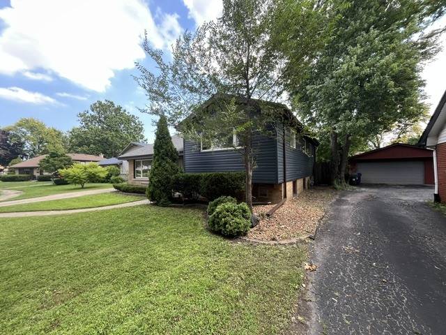 5009 W 101st ST, Oak Lawn, IL 60453