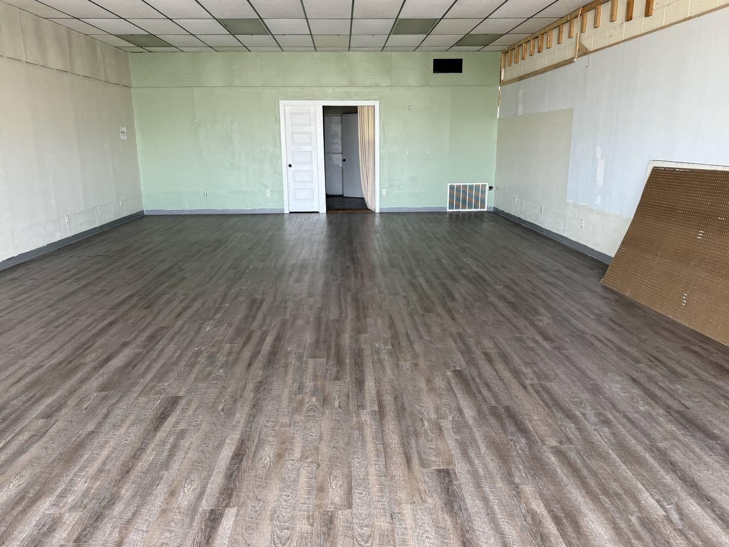 1443 & 1445 W Whittaker ST, Salem, IL 62881