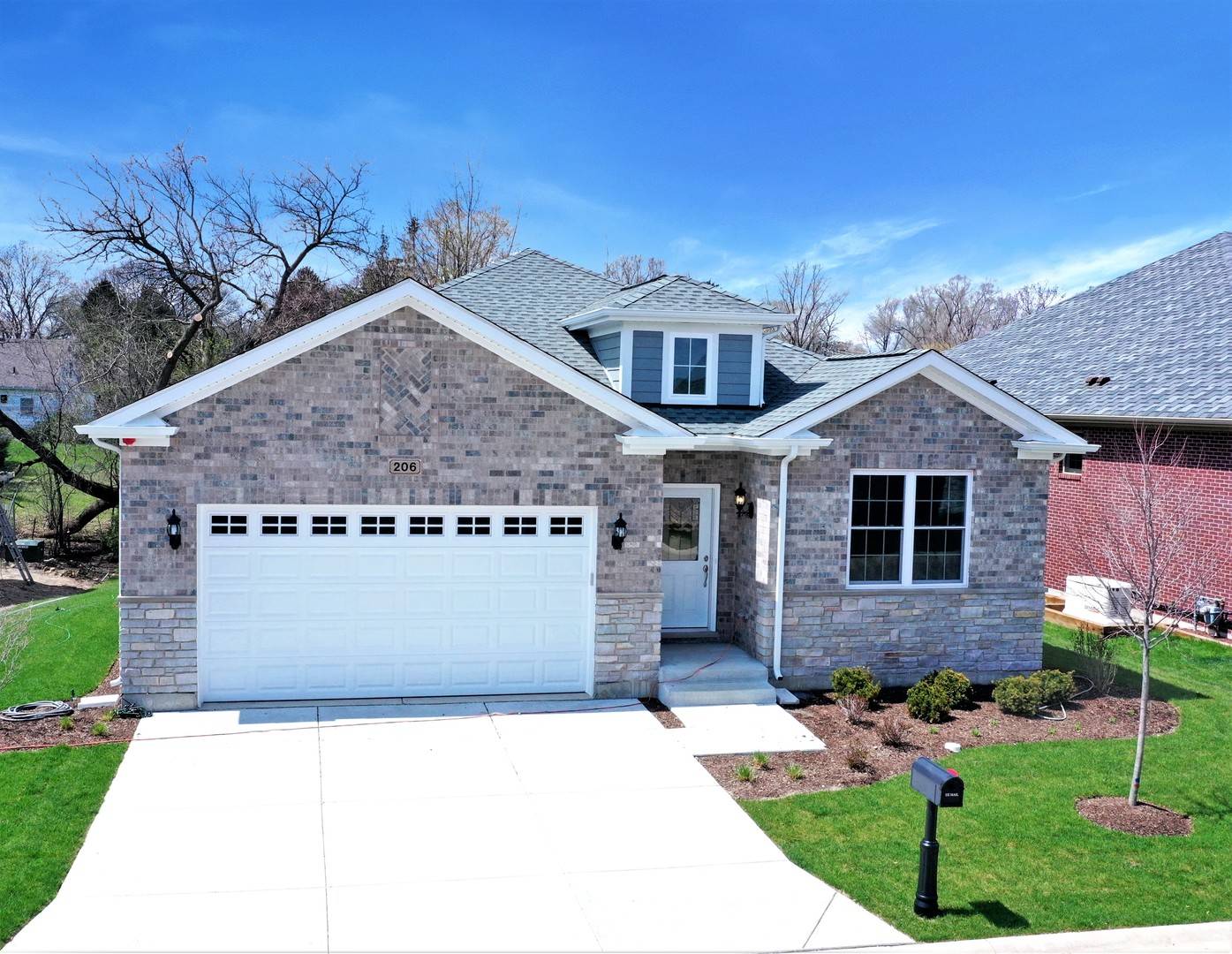 106 Donmor DR, Bloomingdale, IL 60108
