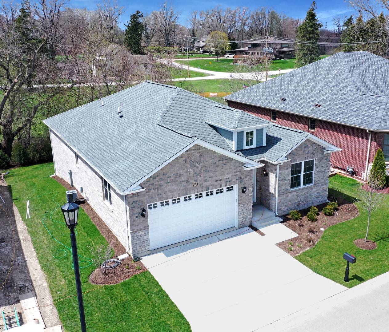 106 Donmor DR, Bloomingdale, IL 60108