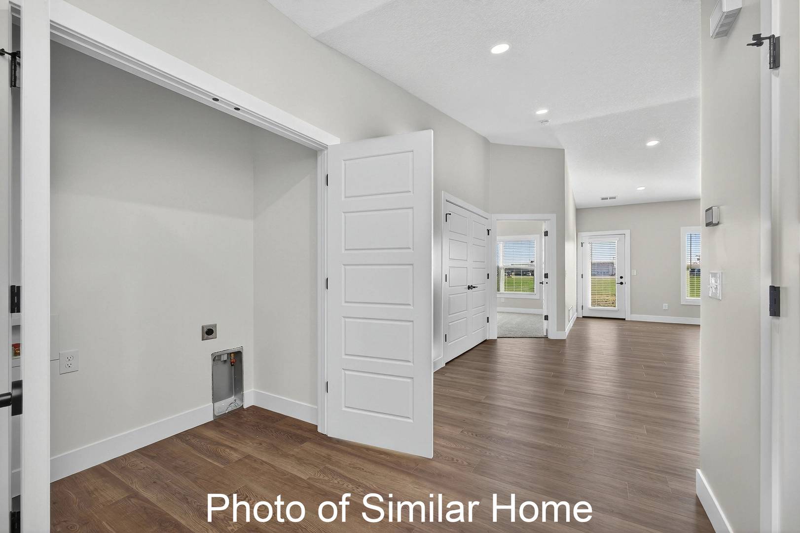 446 N 2ND AVE, Eldridge, IA 52748