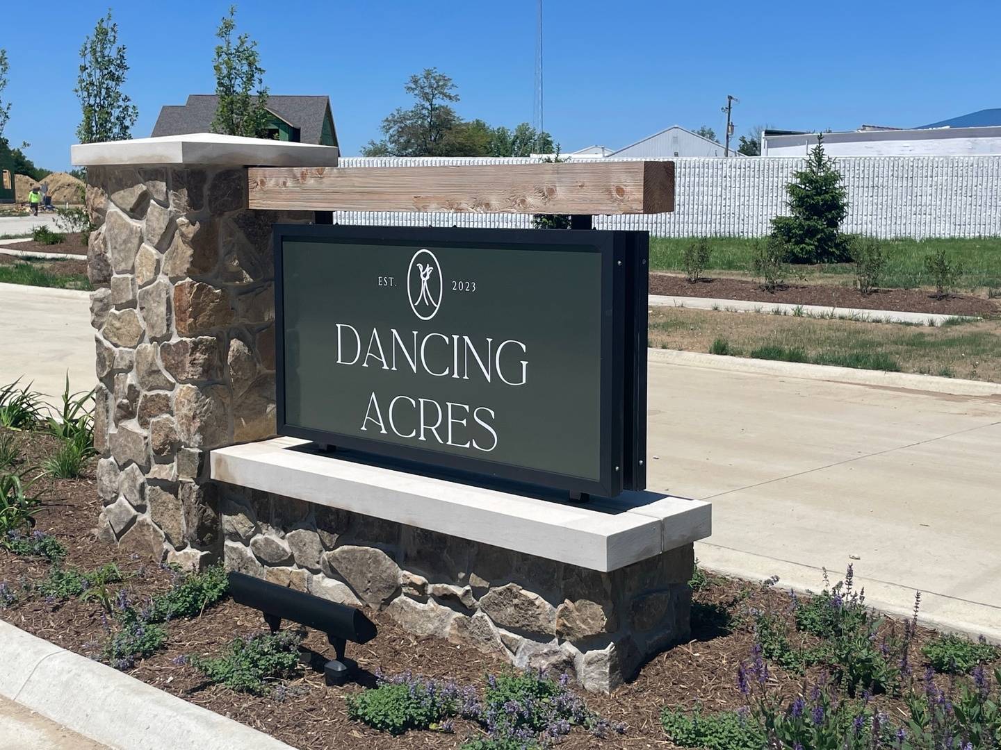 204 Tango CIR, Monticello, IL 61856