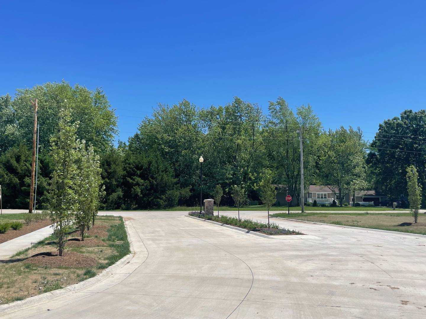 203 Tango CIR, Monticello, IL 61856