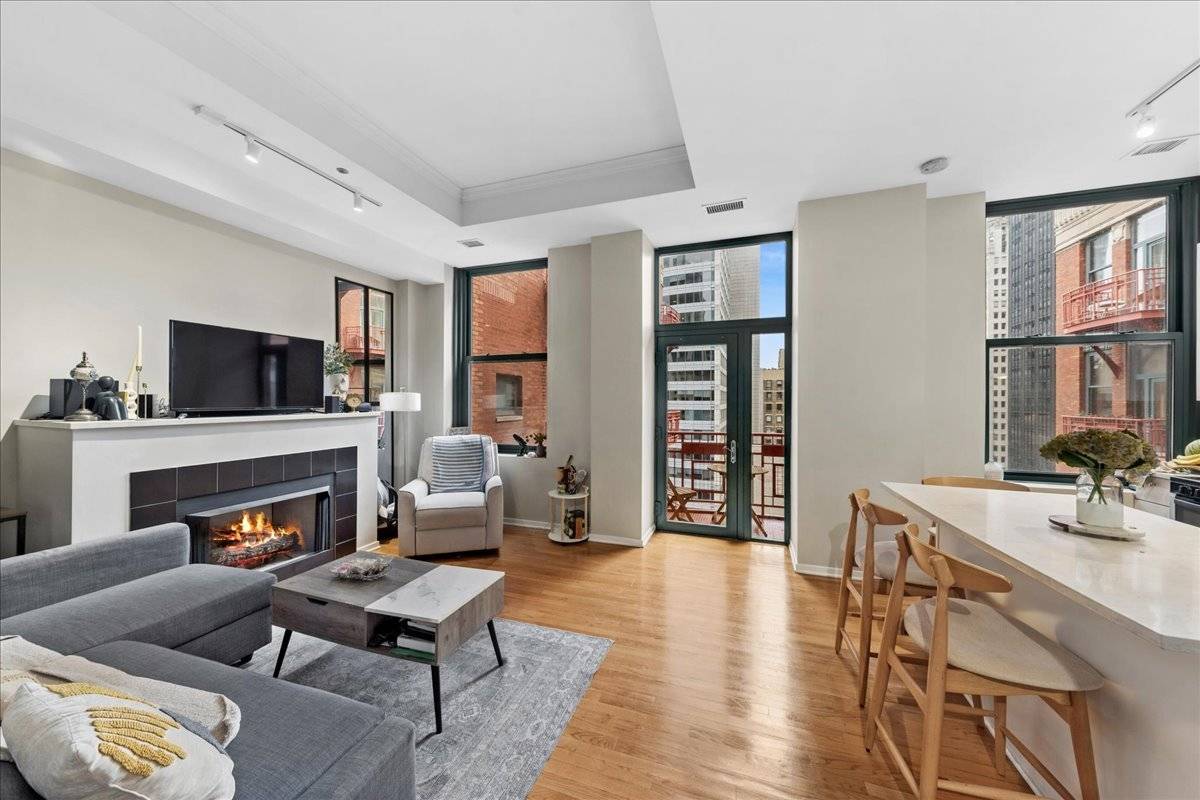 208 W Washington ST #2007, Chicago, IL 60606