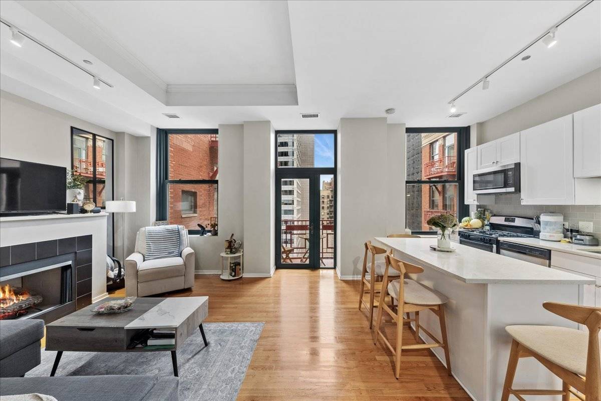 208 W Washington ST #2007, Chicago, IL 60606