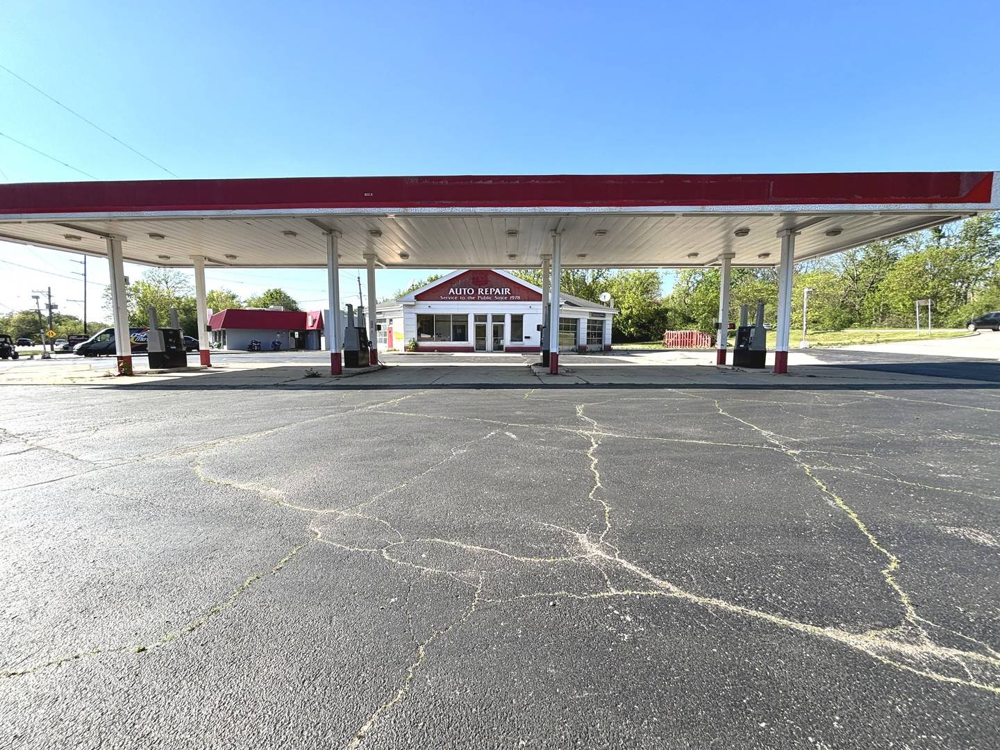 1205 S Northwest HWY, Barrington, IL 60010