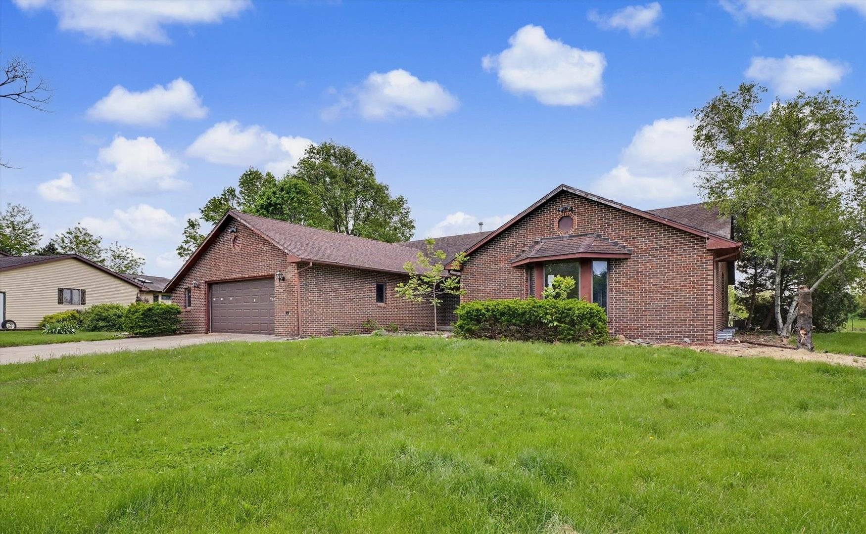 153 Lake RD, Seymour, IL 61875