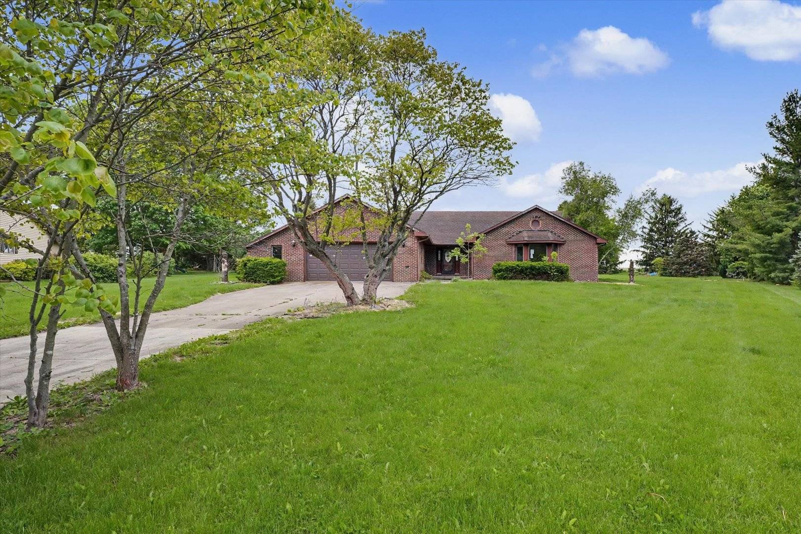 153 Lake RD, Seymour, IL 61875