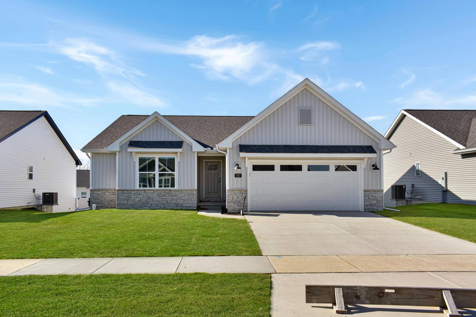 707 Cates DR, Mahomet, IL 61853