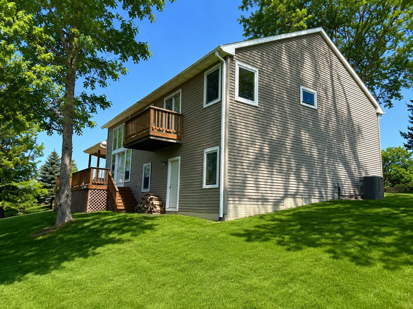 103 Chickasaw LN, Loda, IL 60948